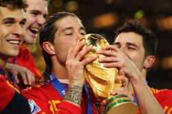 lol合区-西班牙队在比赛中发挥出色，力压对手获得胜利