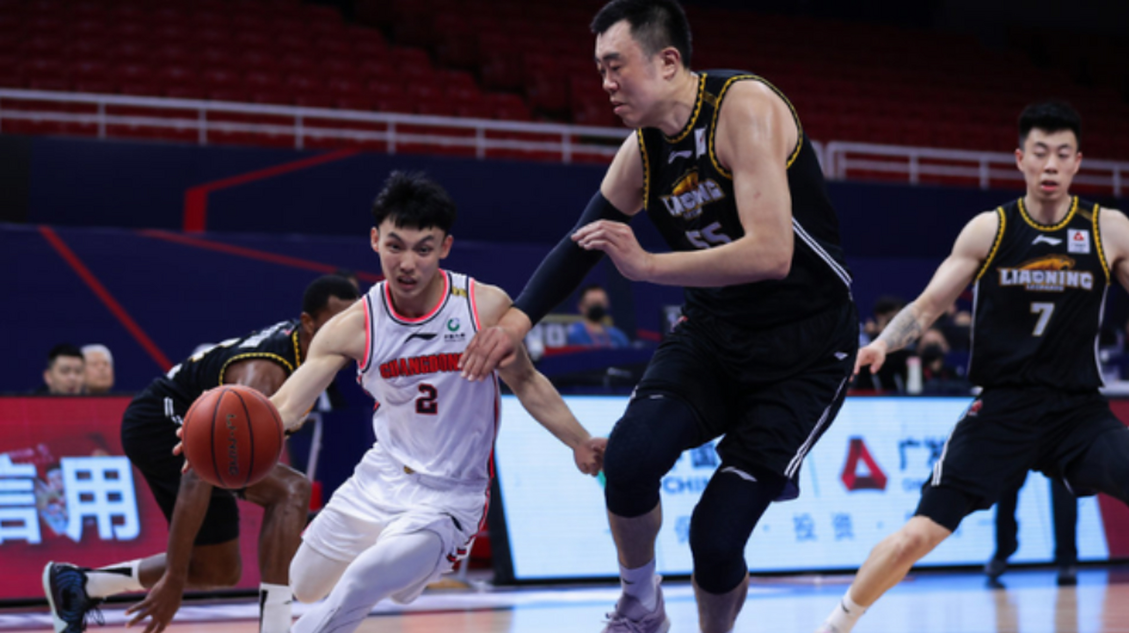 广东男篮实力横扫，夺得季后赛门票