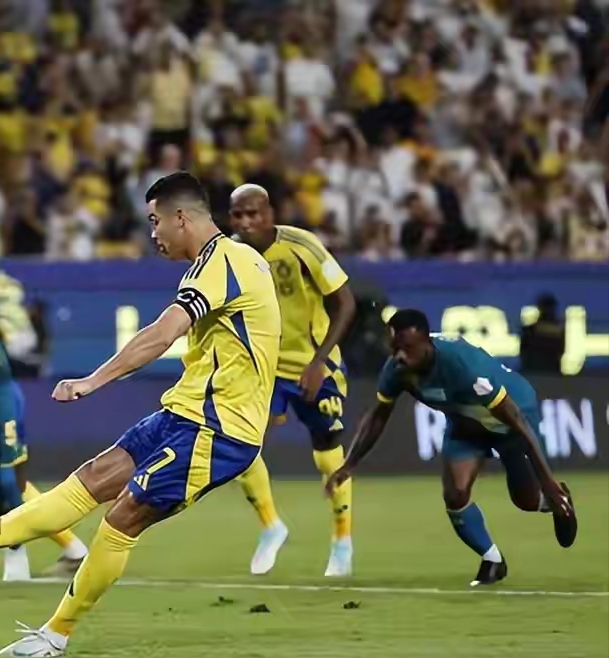 关于意大利绝地反击日本，C罗统治全场的信息