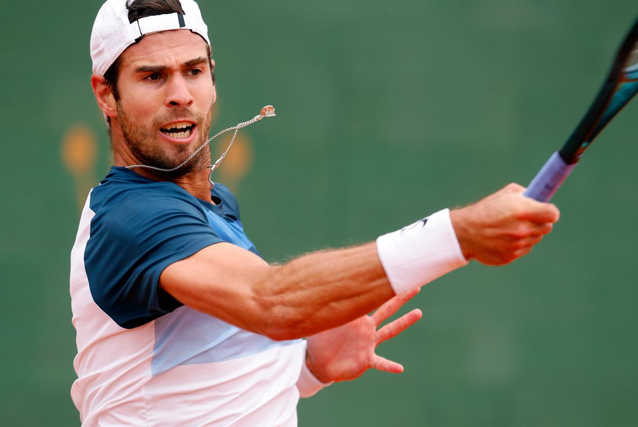 包含西班牙网球队逆转法国网球队，梅德韦杰夫完成帽子戏法的词条