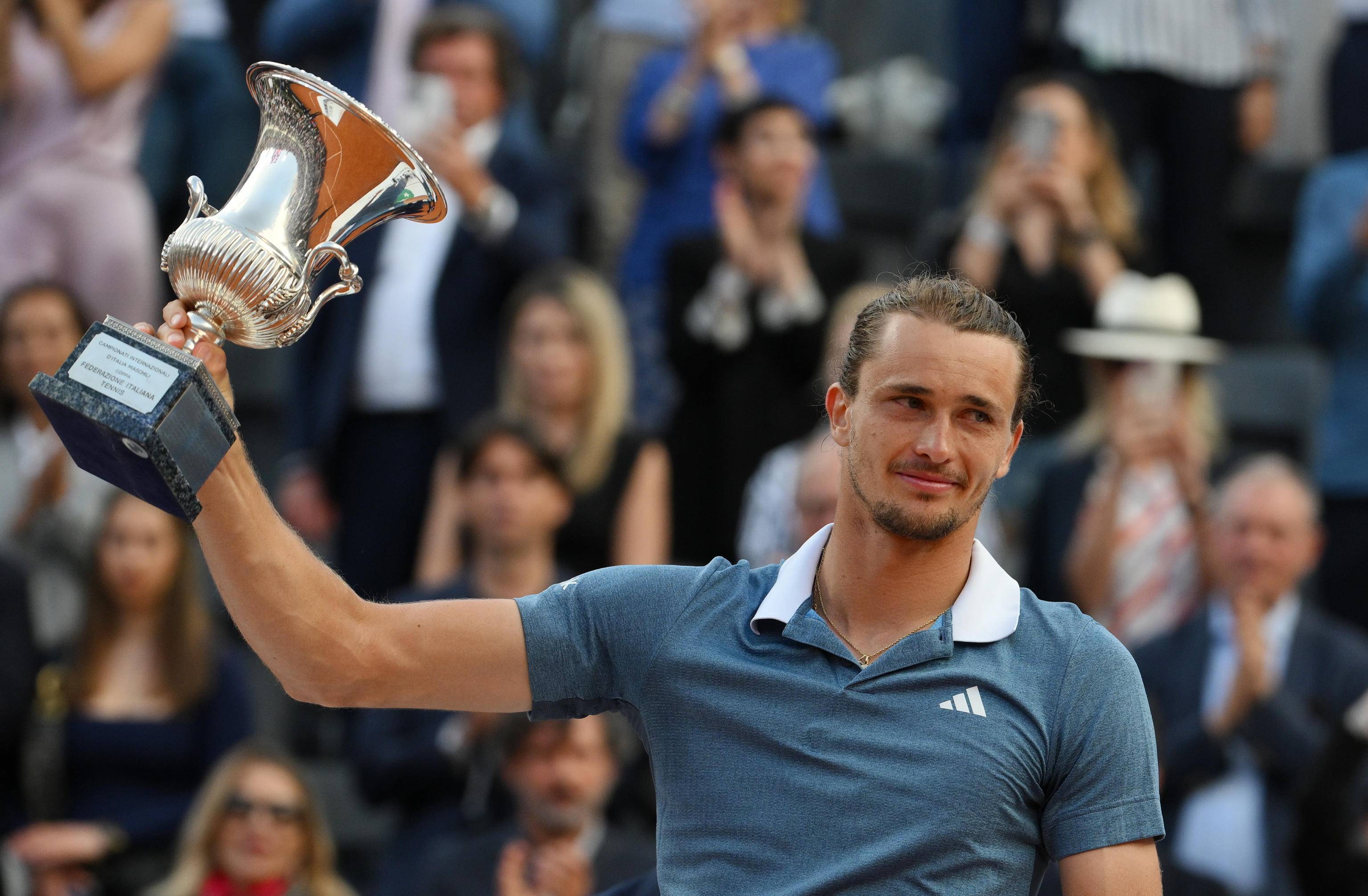 XL绝杀世界网球队，兹维列夫拿下关键大龙峡谷大战小组赛，技惊四座的简单介绍