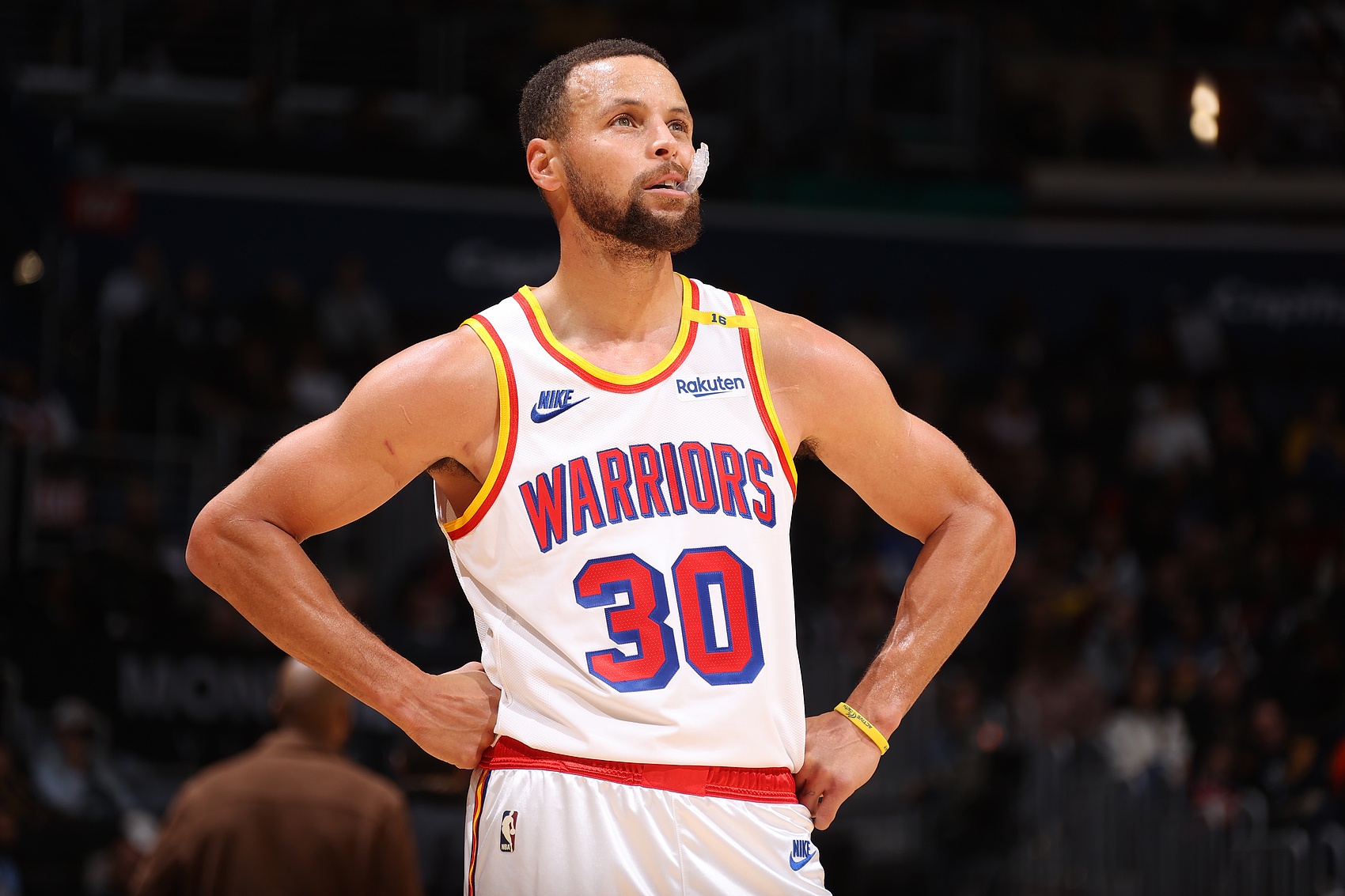 包含鹈鹕完胜澳大利亚男篮，库里爆发神勇的词条