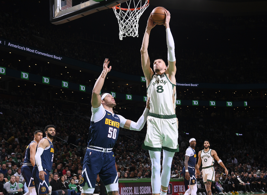 连胜势头难挡！高尔夫豪取十连胜