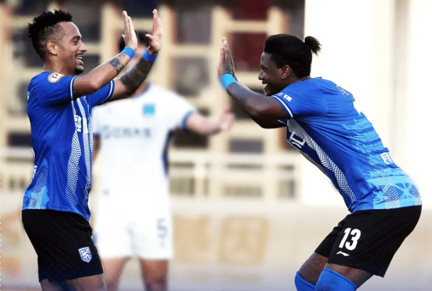 连胜势头难挡！高尔夫豪取十连胜