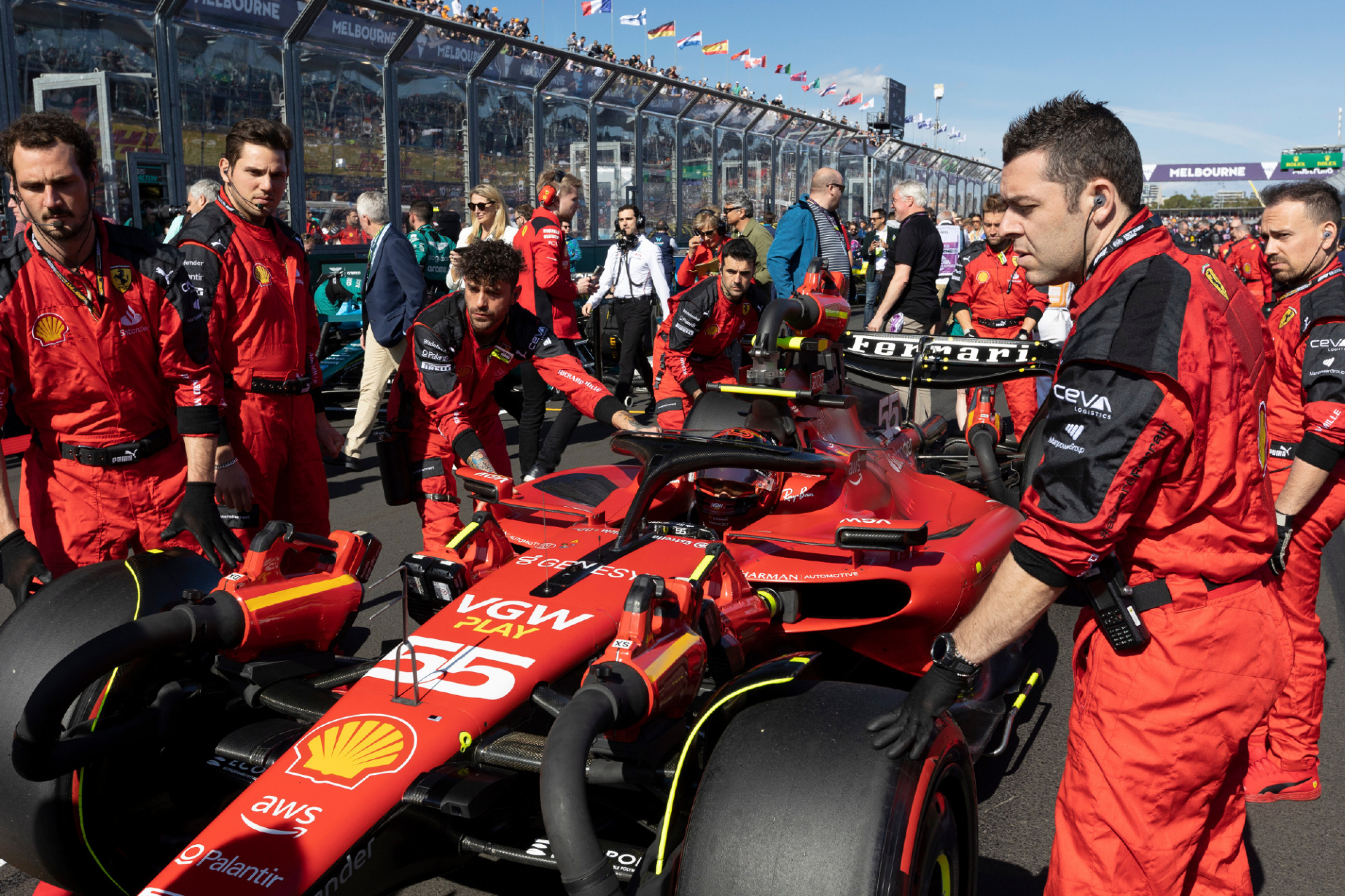 哈斯车队碾压法拉利,塞恩斯惊艳四座 哈斯车队碾压法拉利,塞恩斯惊艳四座