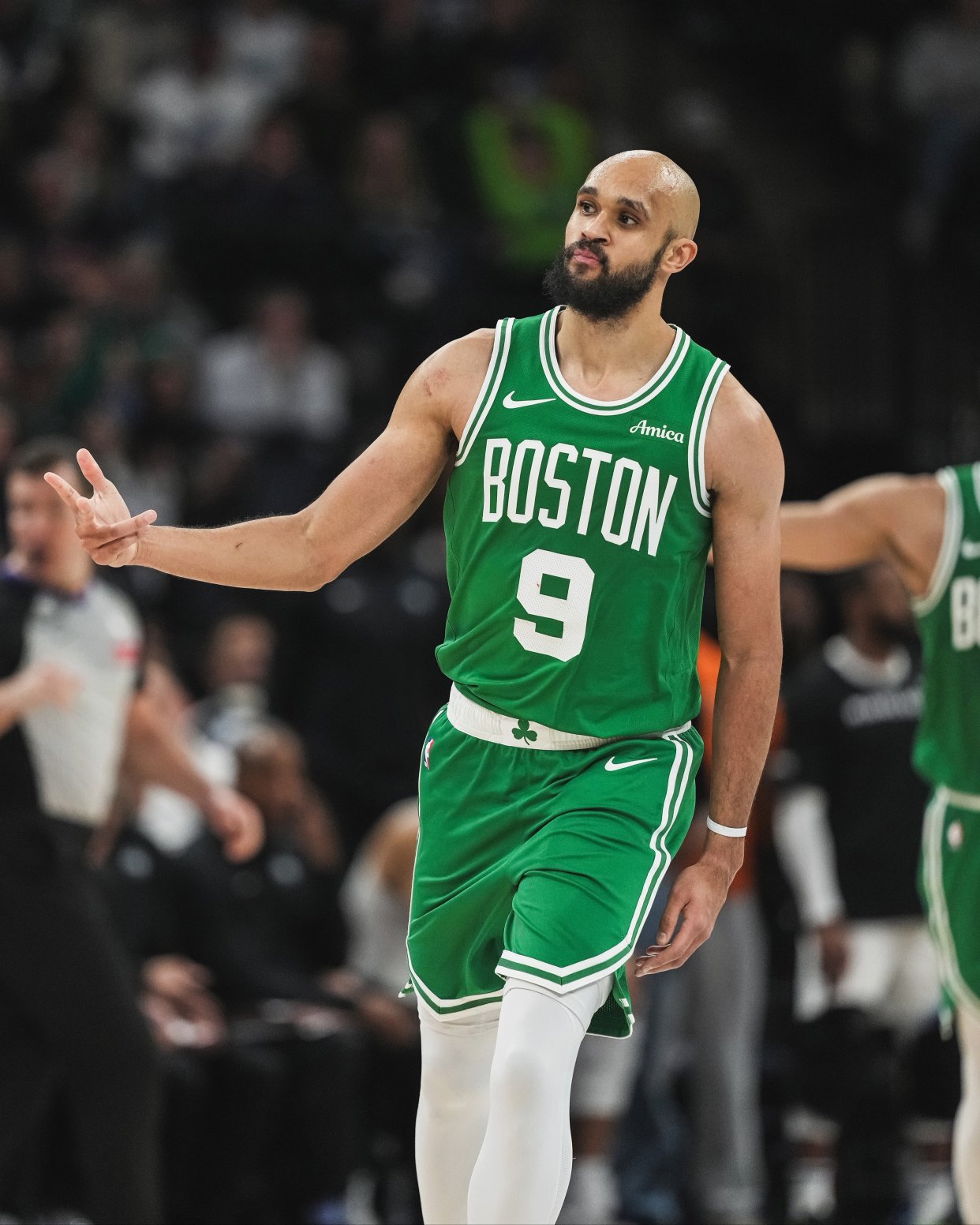 凯尔特人绝杀青岛队，易建联状态火热