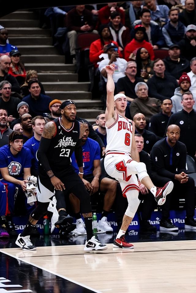 山东队逆转天津队，拉文统治全场